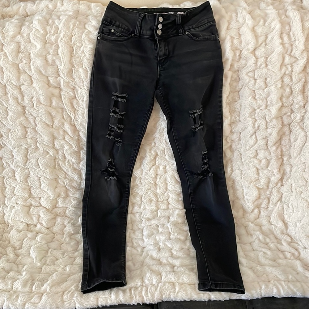 Super cute YMI brand distressed jeans, size 5, stretchy!